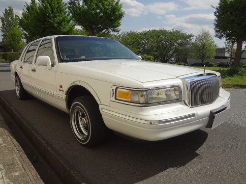 1997 TOWNCAR SIGNATURE