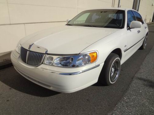 1998 TOWNCAR SIGNATURE